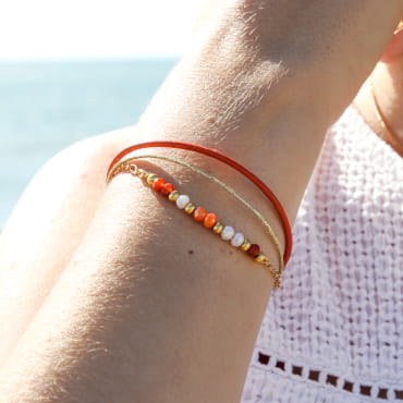 Les bijoux Retour de plage sont des bijoux fantaisie authentiques et uniques faits de perles naturelles qui racontent une histoire de nature ou d’océan à partager en famille ou entre amis.