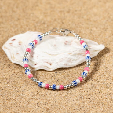 Les bijoux Retour de plage sont des bijoux fantaisie authentiques et uniques faits de perles naturelles qui racontent une histoire de nature ou d’océan à partager en famille ou entre amis.