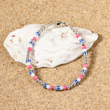 Retour de plage, une entreprise locale engagée dans le développement durable qui créée et fabrique des bijoux fantaisies made in France sur l’Île d’Oléron.