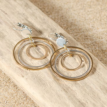 Boucles d’oreilles Electron en métal plaqué argent et doré, bijou artisanal français.