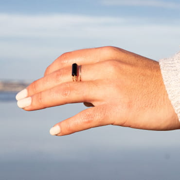 Découvrez Rochelaise, un bijou inspiré de l’océan fabriqué artisanalement sur l’île d’Oléron.