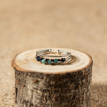 Découvrez la bague Rachel, un bijou marin fabriqué en France sur l’Île d’Oléron par des monteuses qualifiées.