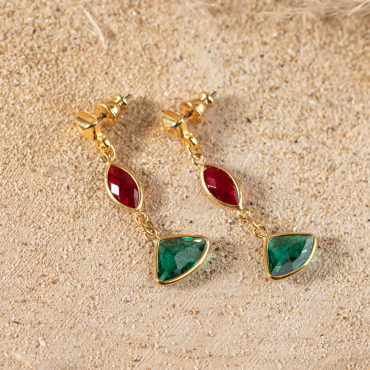 Retour de plage vous propose des colliers, bracelets, boucles d’oreilles, bracelets de chevilles, porte-clefs, parfums, cabas et bagues pour femme, homme et enfant pour que chacun trouve son bonheur.