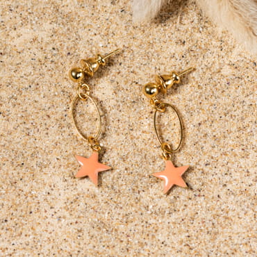 Retour de plage propose des bijoux fantaisie multicolore, blanc, sable, bleu nuit, turquoise, couleur ficelle, anthracite, ou autre alors choisissez les matières qui vous plaisent et les textures que vous aimez.