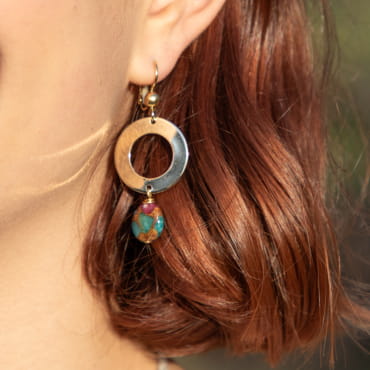 Retour de plage, une entreprise locale engagée dans le développement durable qui créée et fabrique des bijoux fantaisies made in France sur l’Île d’Oléron.