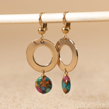 Les bijoux Retour de plage sont des bijoux fantaisie authentiques et uniques faits de perles naturelles qui racontent une histoire de nature ou d’océan à partager en famille ou entre amis.