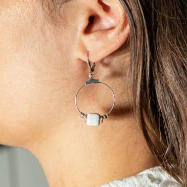 Retour de plage, une entreprise locale engagée dans le développement durable qui créée et fabrique des bijoux fantaisies made in France sur l’Île d’Oléron.