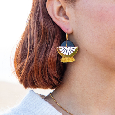 Les bijoux Retour de plage sont des bijoux fantaisie authentiques et uniques faits de perles naturelles qui racontent une histoire de nature ou d’océan à partager en famille ou entre amis.