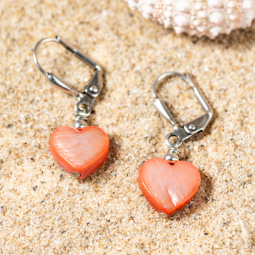 Boucles d’oreilles Perrine, des boucles d’oreilles fantaisie corail et argenté fabriqué en France artisanalement sur l’Île d’Oléron