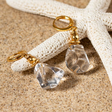 Découvrez Roche, un bijou inspiré de l’océan fabriqué artisanalement sur l’île d’Oléron.