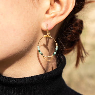 Retour de plage, une entreprise locale engagée dans le développement durable qui créée et fabrique des bijoux fantaisies made in France sur l’Île d’Oléron.