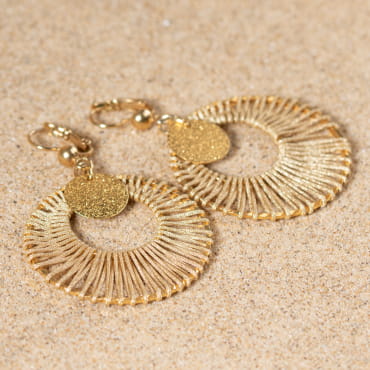 Découvrez Yona, un bijou inspiré de l’océan fabriqué artisanalement sur l’île d’Oléron.