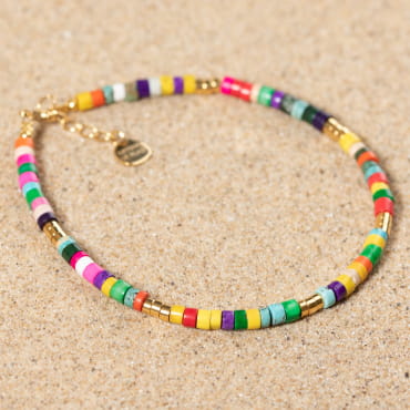 Retour de plage propose des bijoux fantaisie fabriqués avec des matériaux de qualité : céramique, lin, perles de verre, hématite, quartz, amazonite, perles de rivière, perle de jade, lapis lazuli, perles de culture, pierre de sable, etc.