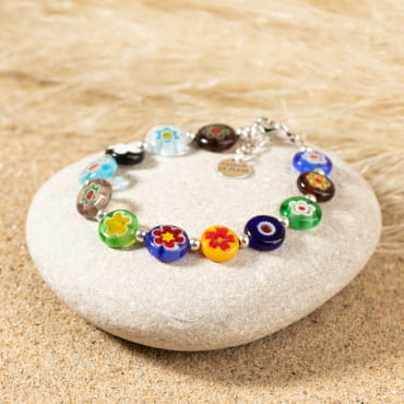 Retour de plage propose des bijoux fantaisie multicolore, blanc, sable, bleu nuit, turquoise, couleur ficelle, anthracite, ou autre alors choisissez les matières qui vous plaisent et les textures que vous aimez.