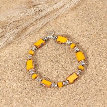 Découvrez le bracelet Laurence, un bijou marin fabriqué en France sur l’Île d’Oléron par des monteuses qualifiées.