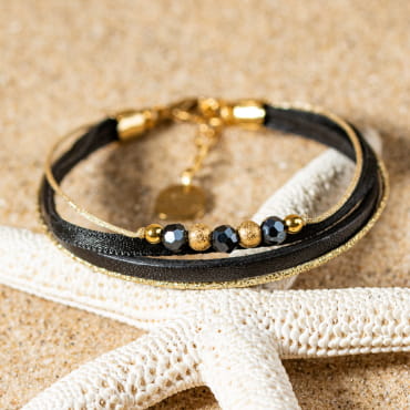 Les bijoux Retour de plage sont des bijoux fantaisie authentiques et uniques faits de perles naturelles qui racontent une histoire de nature ou d’océan à partager en famille ou entre amis.