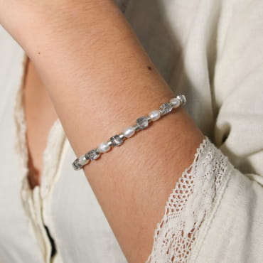 Retour de plage, une entreprise locale engagée dans le développement durable qui créée et fabrique des bijoux fantaisies made in France sur l’Île d’Oléron.