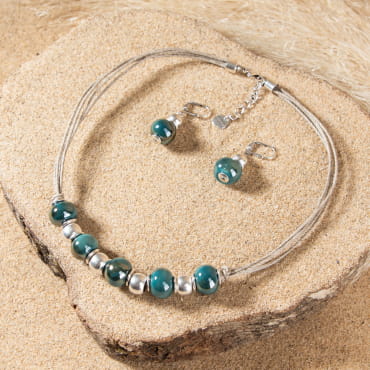 Collier pour femme en céramique vert émeraude et en lin