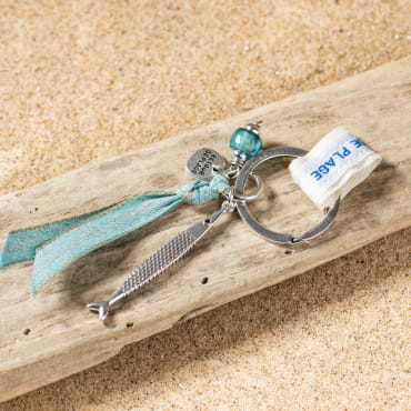 Les bijoux Retour de plage sont des bijoux fantaisie authentiques et uniques faits de perles naturelles qui racontent une histoire de nature ou d’océan à partager en famille ou entre amis.