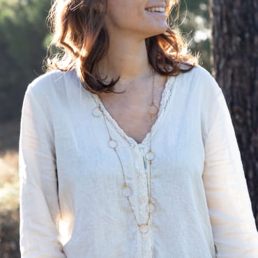 Découvrez Yasmine, un bijou inspiré de l’océan fabriqué artisanalement sur l’île d’Oléron.