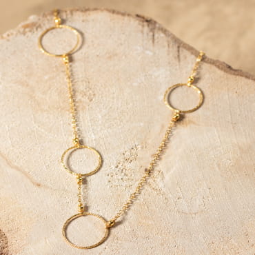 Découvrez Yasmine, un bijou inspiré de l’océan fabriqué artisanalement sur l’île d’Oléron.