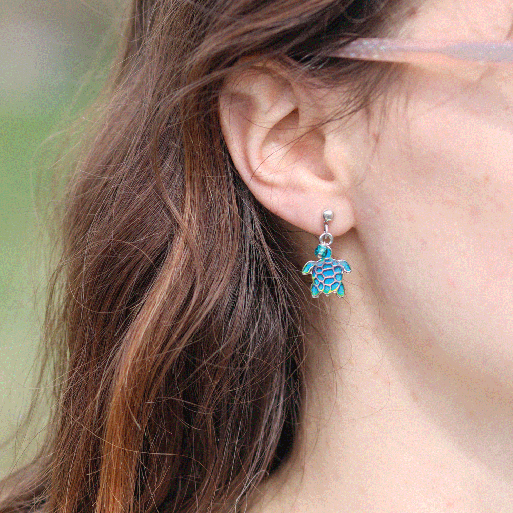 Boucles d'oreilles Humeur qui changent de coulers en forme de tortue. Fabrication française.