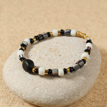 Bracelet AgnÚs doré avec perles noires et multicolores, bijou artisanal fabriqué en France