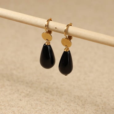 Boucles Fripon en perles noires montées sur doré, bijou fait main en France