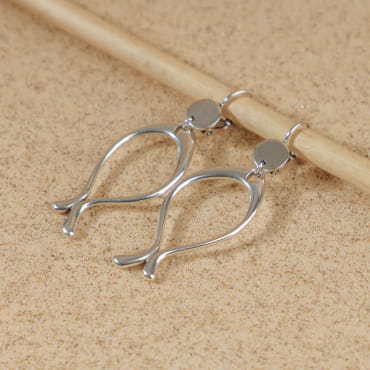 Boucles Gabon en métal argenté, design graphique fait main en France