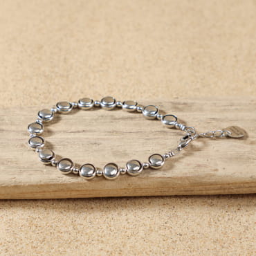 Bracelet Astrod en métal plaqué argent, design minimaliste et fabrication française.