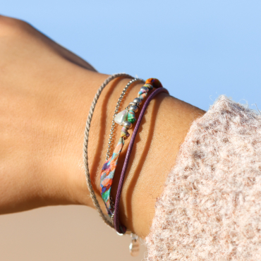 Bracelet Badiane argenté avec perles violettes et multicolores, fabrication française artisanale