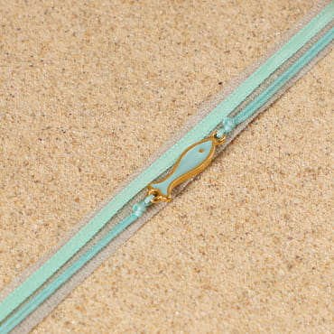 Bracelet Ciboure doré à l’or fin et perles vert d’eau, bijou fait main en France.