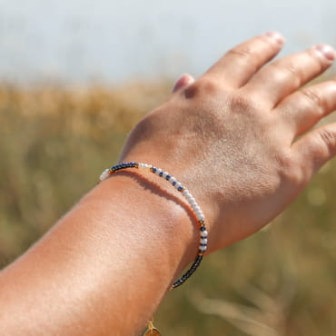 bracelet Domino doré avec perles noires