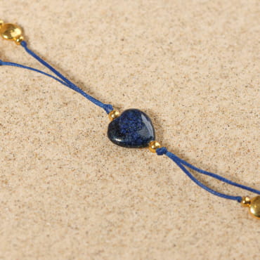 Sautoir Romantico doré, perles bleu marine et pendentif central, touche bohème