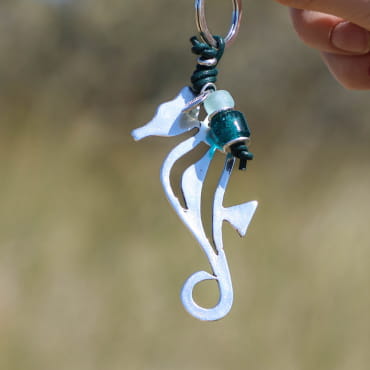 porte-clés Kuda argenté vert, création artisanale française