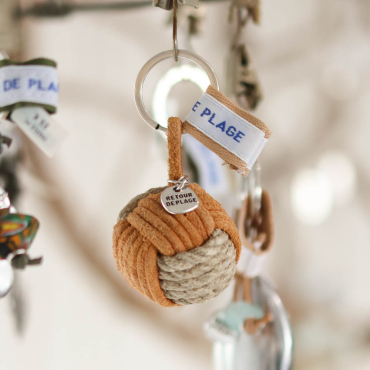 Porte-clés Luz argenté et beige, esprit bord de mer et matières naturelles