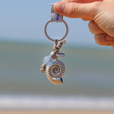 porte-clés Naturel argenté bleu ciel, fabrication artisanale française
