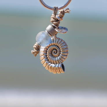 porte-clés Naturel argenté bleu ciel, création faite main en France