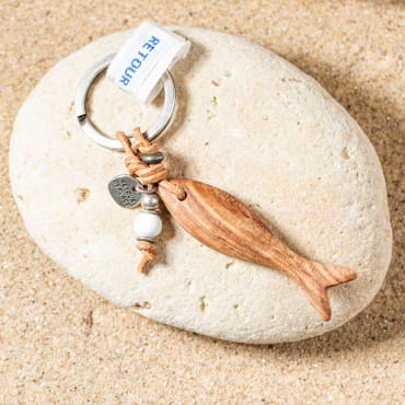 Porte-clés Tilapia argenté avec pendentif poisson et corde nouée, charme artisanal marin