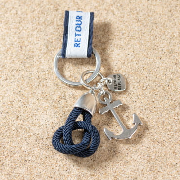 Porte-clés Marin bleu marine, perle, breloque poisson et médaille Retour de Plage, look bord de mer.
