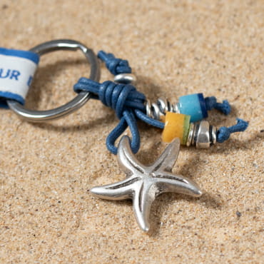 Porte-clés étoile de mer argenté perles jaune et bleu