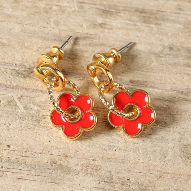 Boucles Floralia dorées à l’or fin et fleurs rouges, bijou fait main en France au style estival.