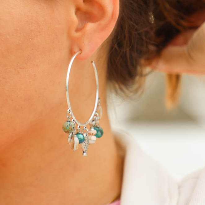 Créole argentée avec pendentifs coquillages et poisson. Origine France Garantie.