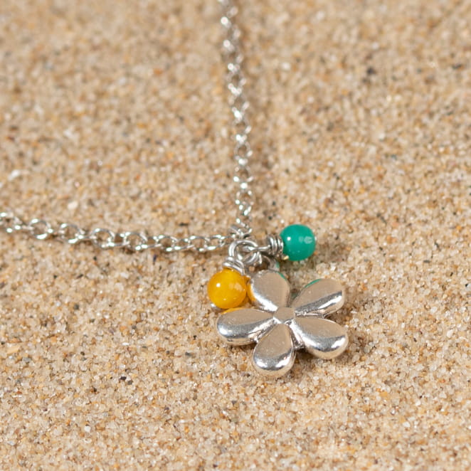 Découvrez Flavie, un bijou inspiré de l’océan fabriqué artisanalement sur l’île d’Oléron.