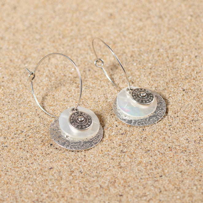 Découvrez Sonia, un bijou inspiré de l’océan fabriqué artisanalement sur l’île d’Oléron.