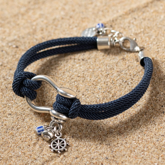 Découvrez Cotinière, un bijou inspiré de l’océan fabriqué artisanalement sur l’île d’Oléron.