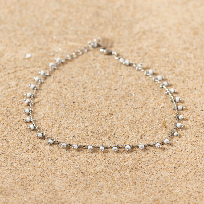 Les bijoux Retour de plage sont des bijoux fantaisie authentiques et uniques faits de perles naturelles qui racontent une histoire de nature ou d’océan à partager en famille ou entre amis.