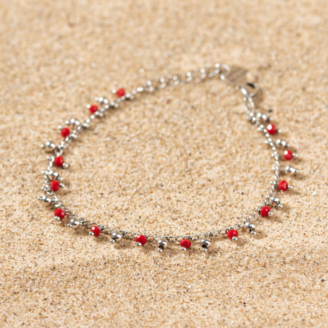 Retour de plage propose des bijoux fantaisie fabriqués avec des matériaux de qualité : céramique, lin, perles de verre, hématite, quartz, amazonite, perles de rivière, nacre, perle de jade, lapis lazuli, perles de culture, pierre de sable, etc.