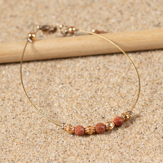 Les bijoux Retour de plage sont des bijoux fantaisie authentiques et uniques faits de perles naturelles qui racontent une histoire de nature ou d’océan à partager en famille ou entre amis.