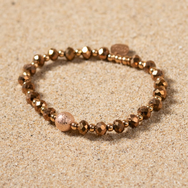 Retour de plage propose des bijoux fantaisie multicolore, blanc, sable, bleu nuit, turquoise, couleur ficelle, anthracite, ou autre alors choisissez les matières qui vous plaisent et les textures que vous aimez.